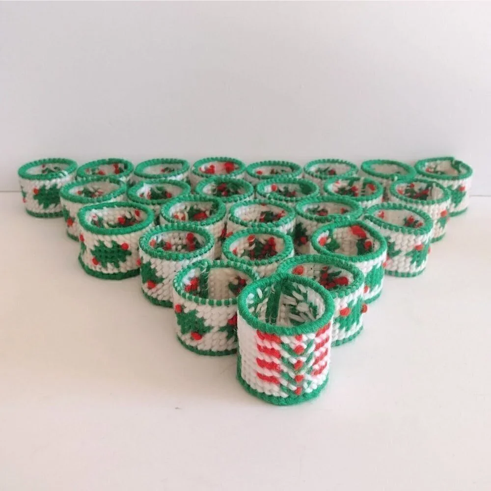 Vtg Set Of 25 Christmas Needlepoint Napkin Rings Holders Holly Leaf Red Berries